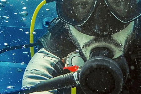diver hmas tobruk